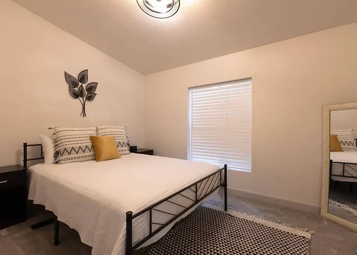 Holiday home Families & Pets! Hot Tub, Playground, Gym & More!