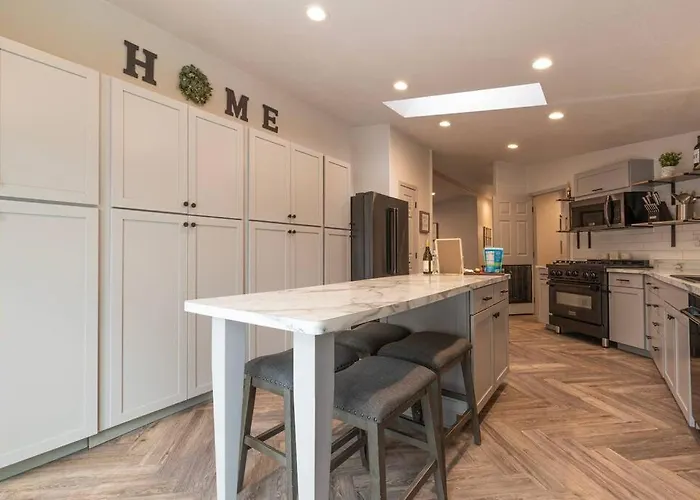 Families & Pets! Hot Tub, Playground, Gym & More! Holiday home
